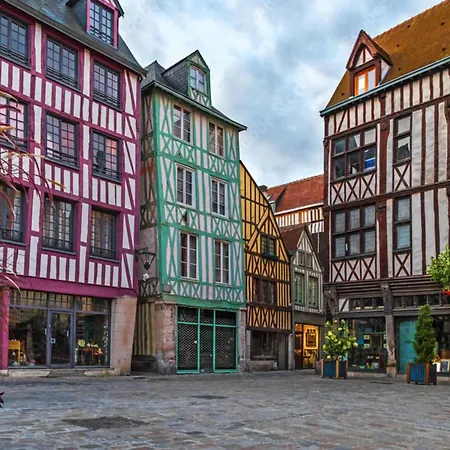 Bruno Charme à Avec Parking Sécurisé *