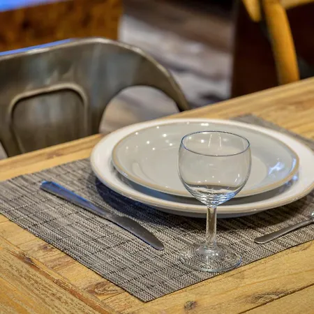 Bruno Charme A Avec Parking Securise