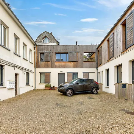 Bruno Charme A Avec Parking Securise