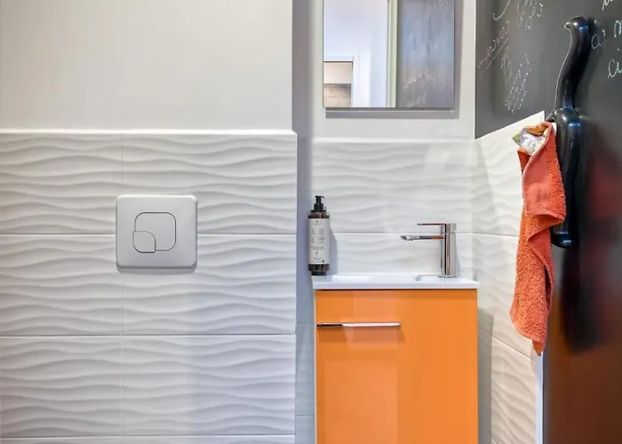 Bruno Charme à Avec Parking Sécurisé